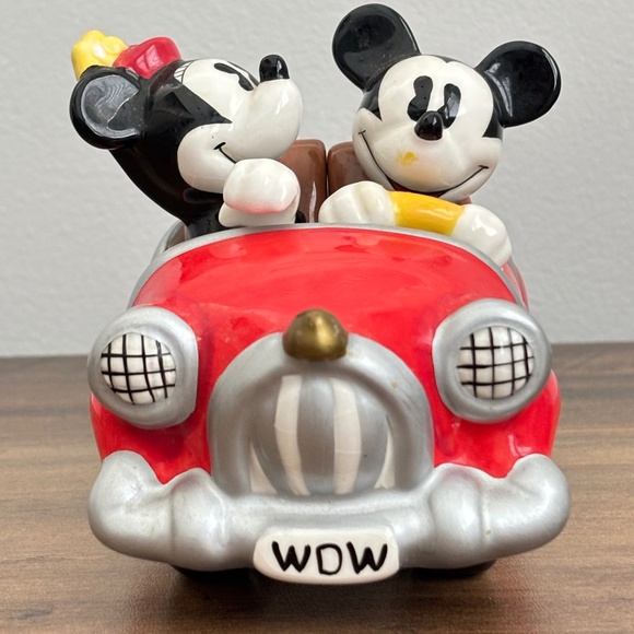 Walt DISNEY Salt & Pepper Shakers Magnetic MICKEY & MINNIE MOUSE Retro Red CAR 3 - Picture 3 of 15